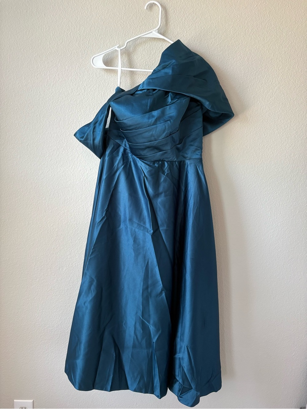 Miss Veil One-Shoulder Blue Formal Midi Dress